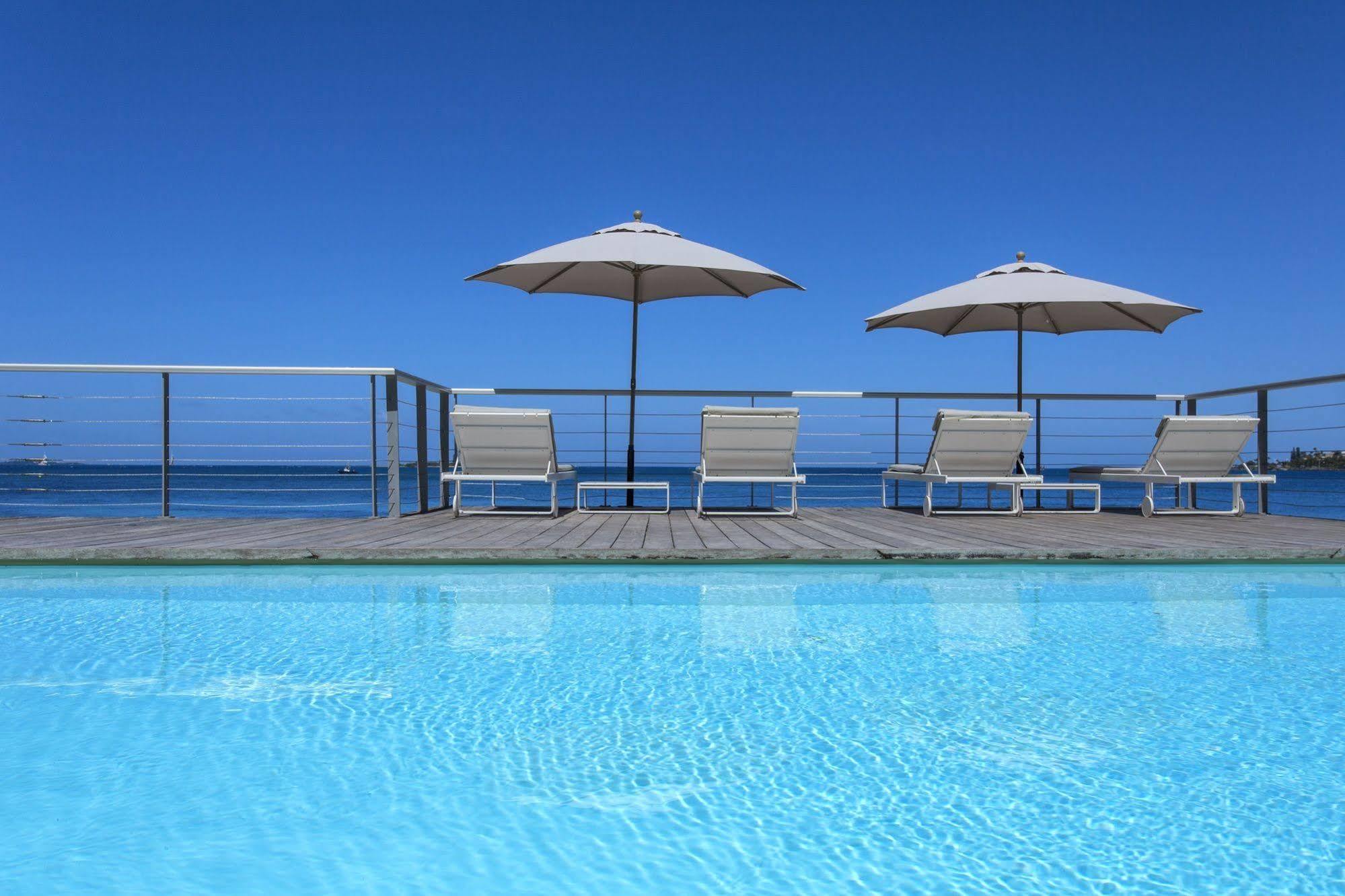 Chateau Royal Beach Resort & Spa, Нумеа Екстериор снимка